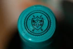 Логотип на колпачке рома Botran №8 Reserva Clasica 0.7л