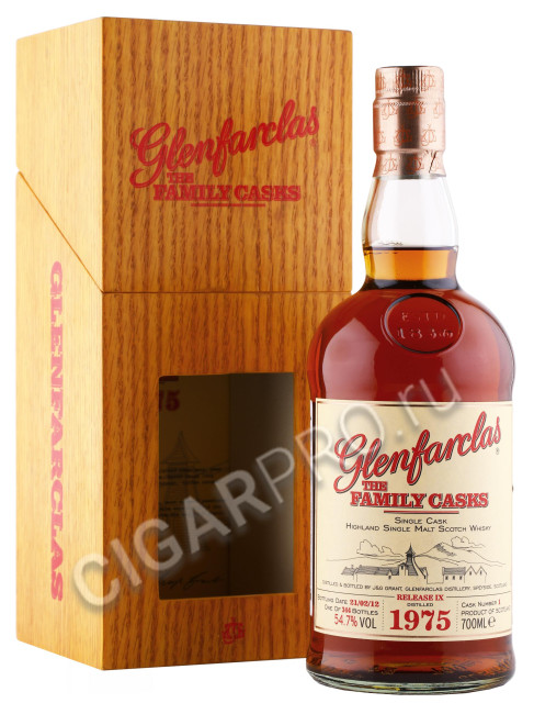 виски glenfarclas family casks 1975г 0.7л в деревянной упаковке