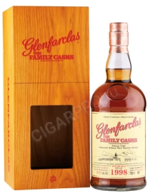 Виски Гленфарклас 1998 Фэмили Каскс 0.7л в деревянной упаковке