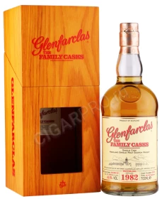 Виски Гленфарклас Фэмэли Каскс 1982 года 0.7л в деревянной упаковке