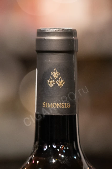 логотип на колпачке вина Симонсиг Тиара 0.75л