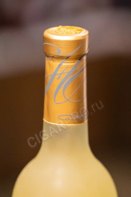 Логотип на колпачке вина Циндао Хуадонг Парри Рислинг 0.75л