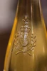Логотип на бутылке вина Жозеф Вердье Анжу Блан 0.75л