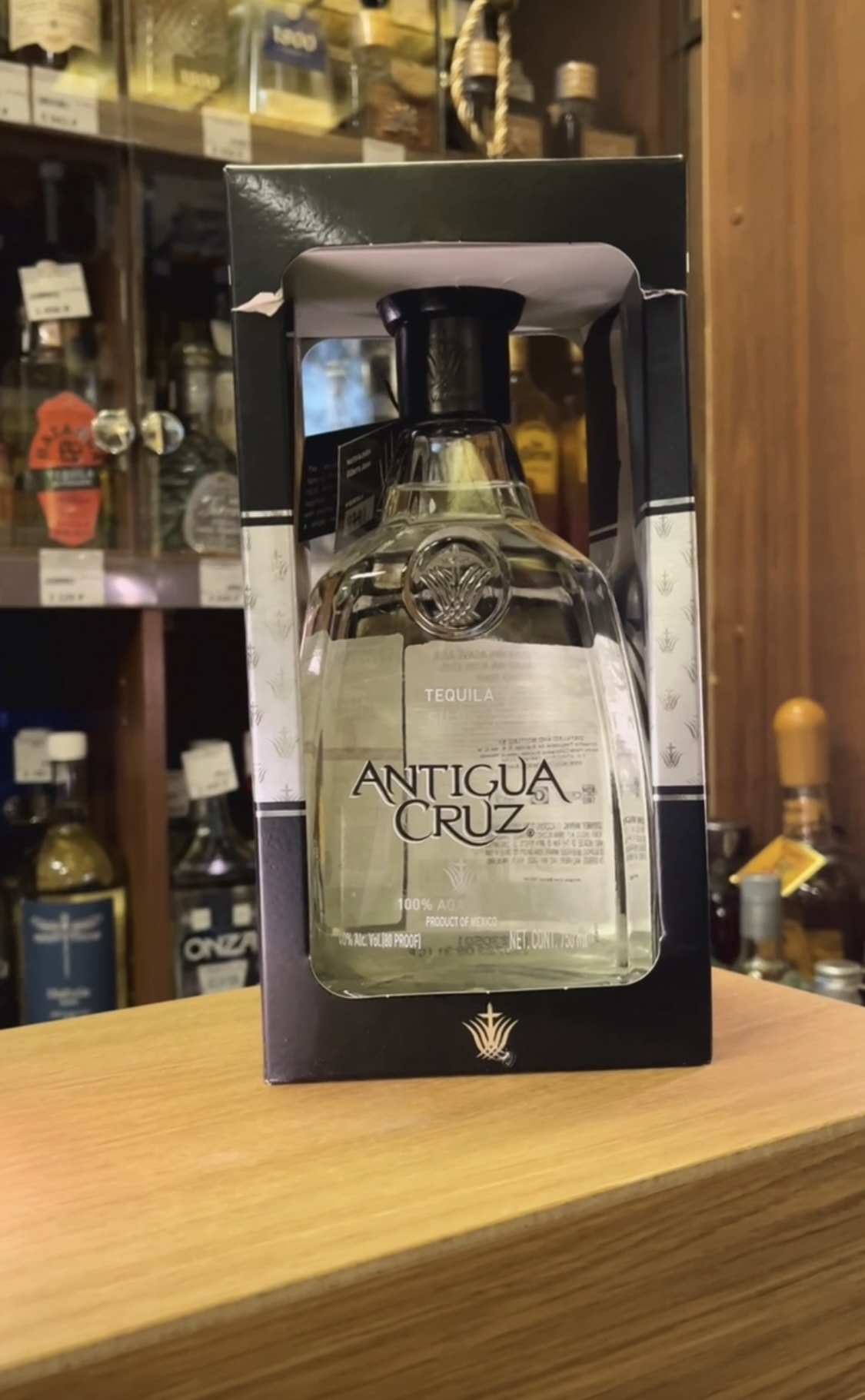 Antigua Cruz Silver 100% Agave Azul Текила Антигуа Круз Сильвер 100% Агаве Азуль 0.75л в подарочной упаковке