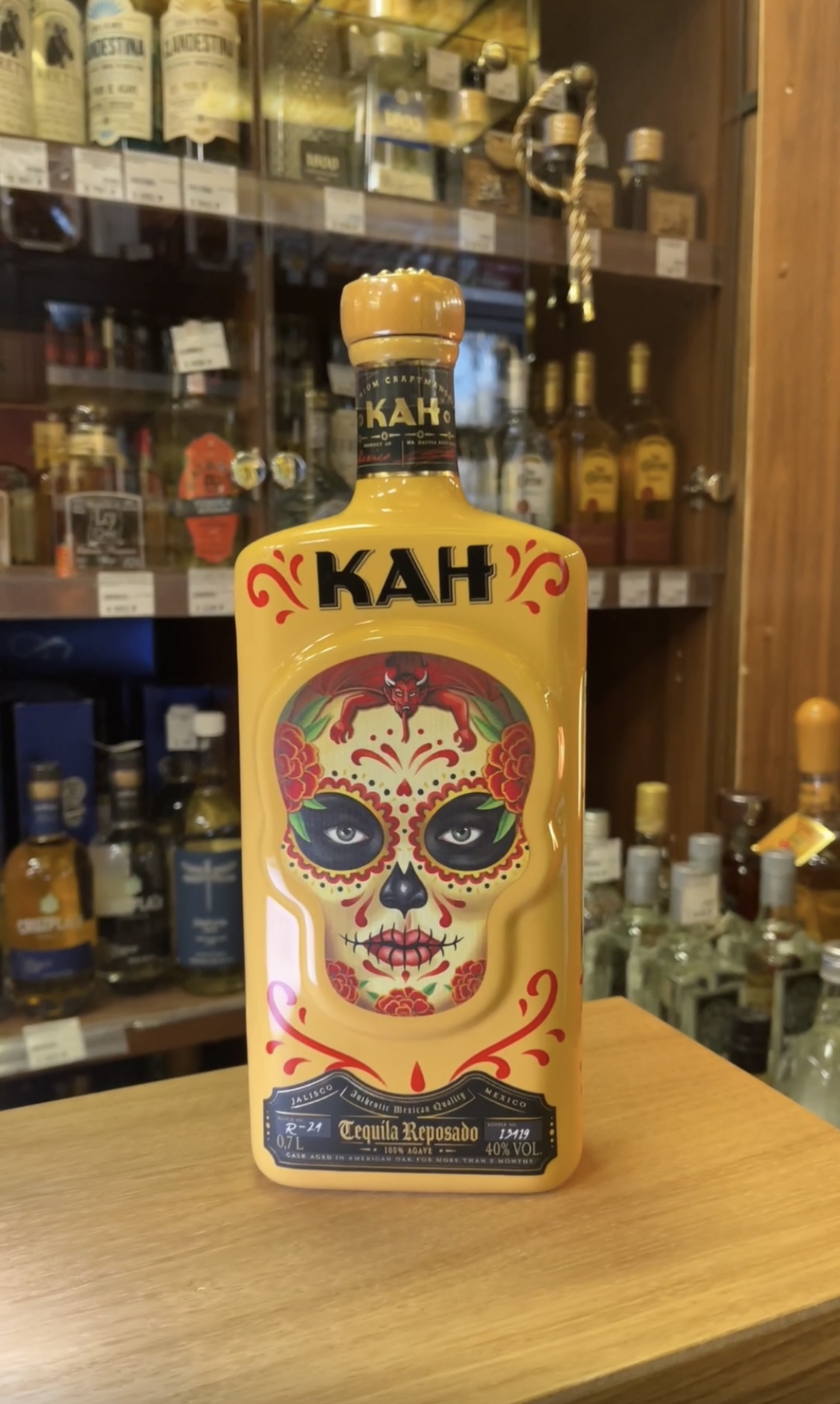 Kah Reposado (skull) Текила Ках Репосадо (череп) 0.7л