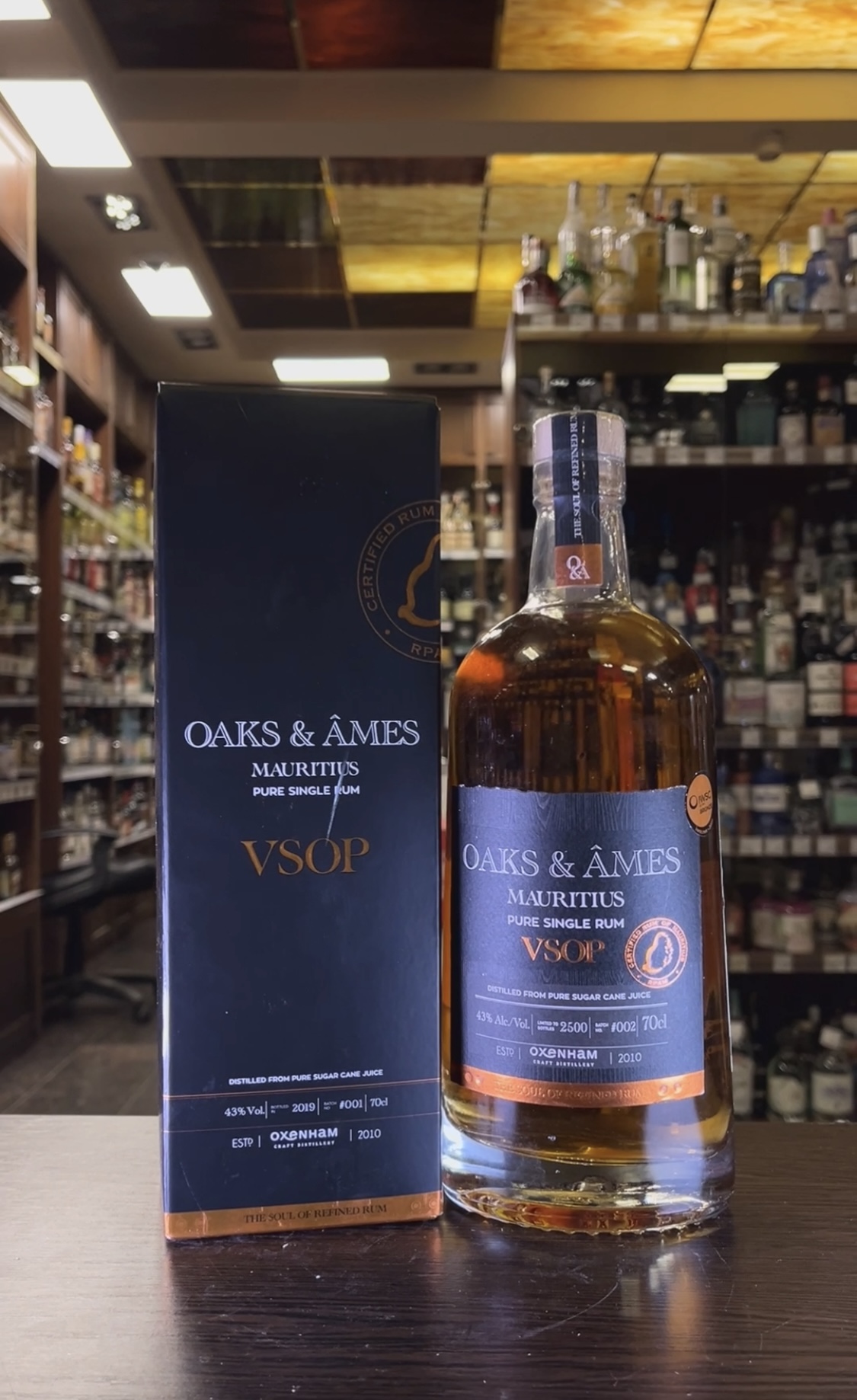 Oxenham Oaks & Ames VSOP Ром Оксингем Оакс Энд Ам ВСОП 0.7л в подарочной упаковке