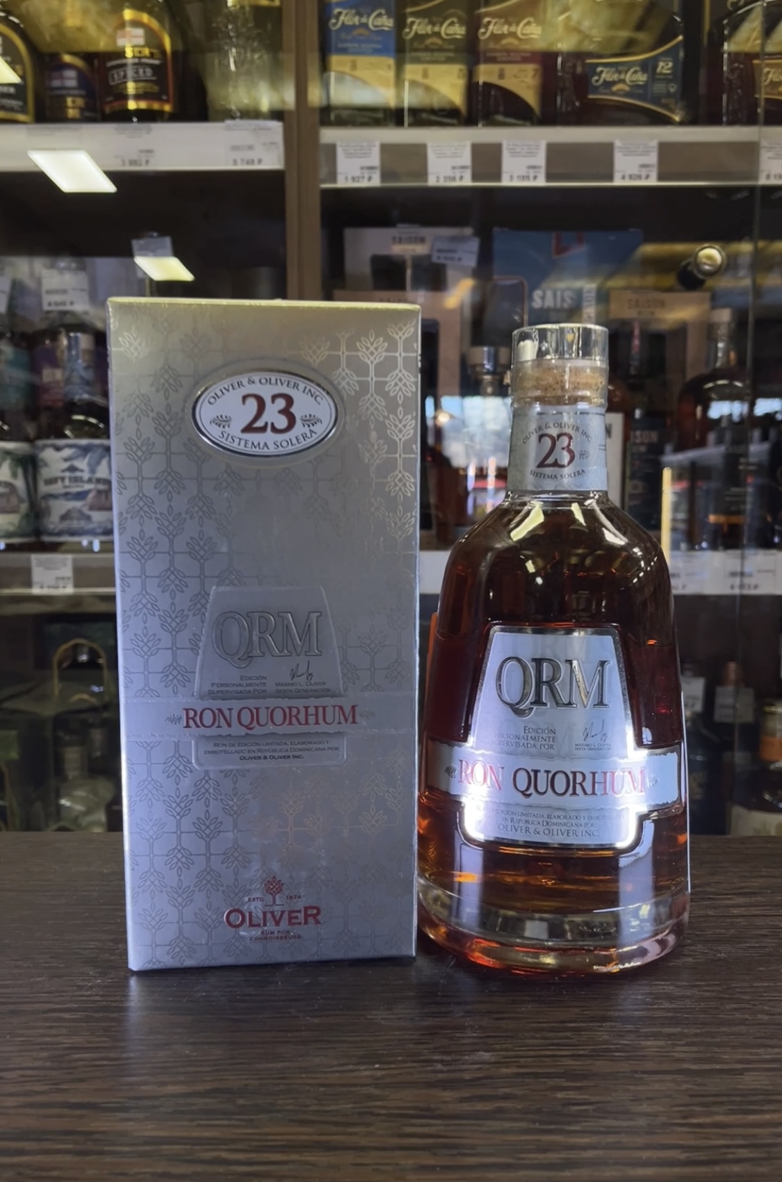 Quorhum 23 Years Old Доминиканский Ром Кворум 23 года Оливер 0.7л в подарочной упаковке