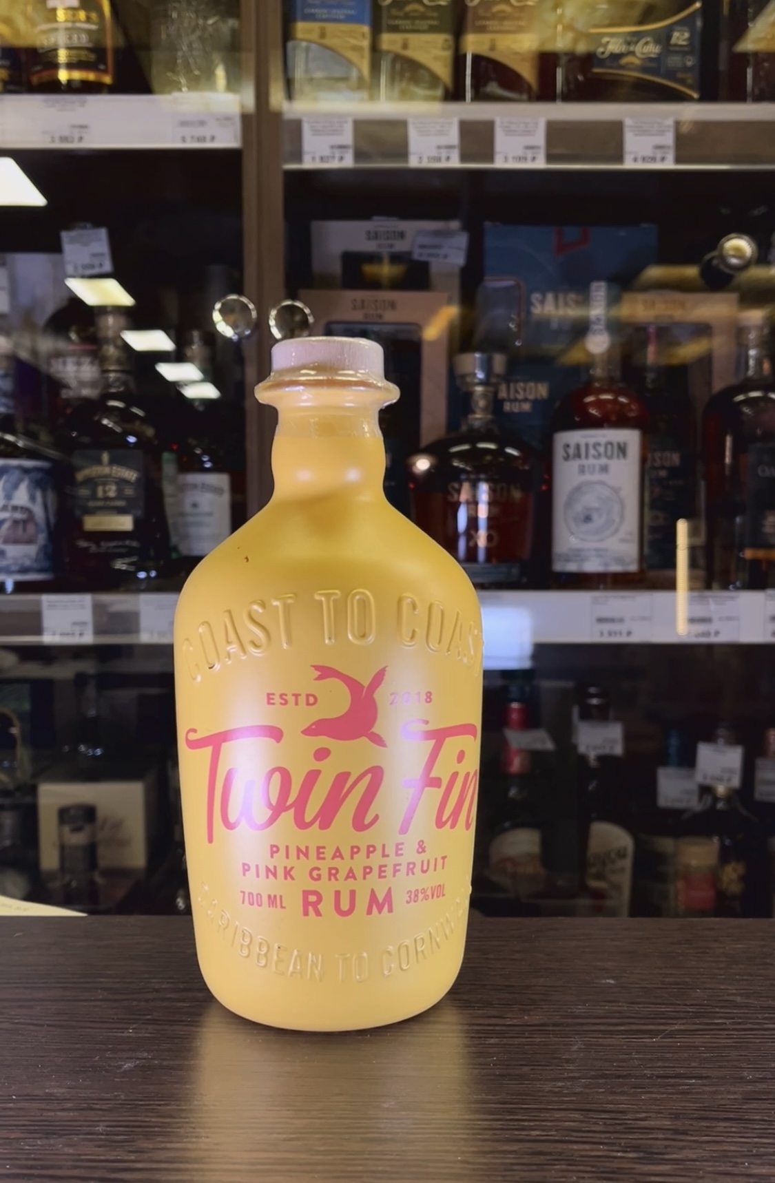 Twin Fin Pineapple & Pink Grapefruit Ром Твин Фин Ананас и Розовый Грейпфрут 0.7л