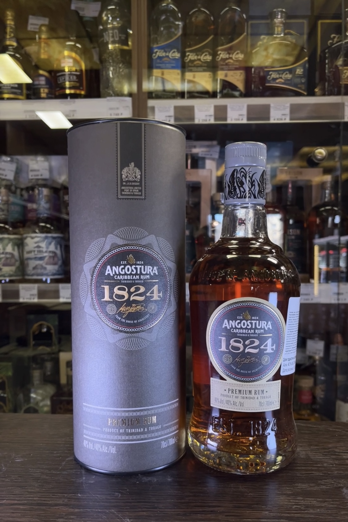 Rum Angostura 1824 Aged Ром Ангостура 1824 Эйджид 0.7л в подарочной тубе