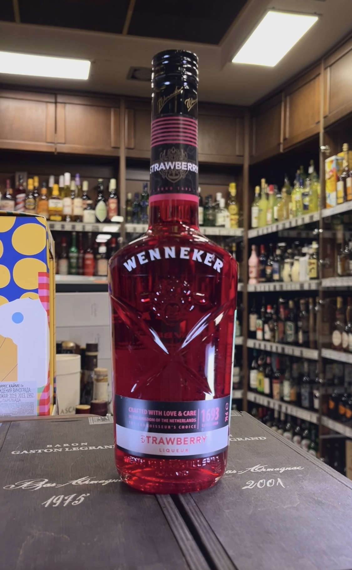 Wenneker Strawberry Ликер Веннекер Клубничный 0.7л