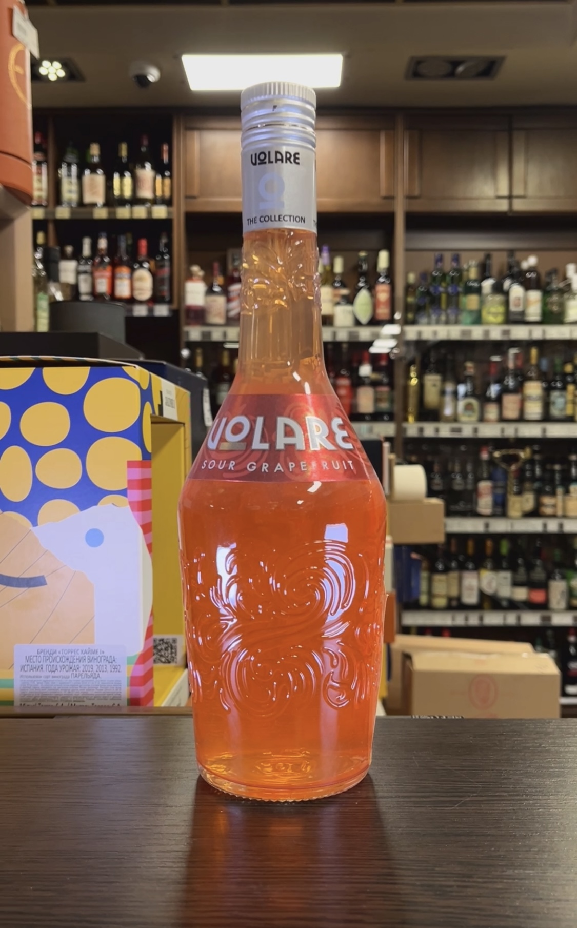 Volare Sour Grapefruit Ликер Воларе Грейпфрут 0.7л