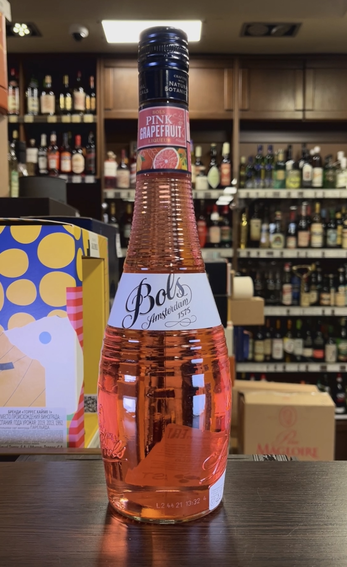 Bols Pink Grapefruit Ликер Болс Пинк Грейпфрут 0.7л