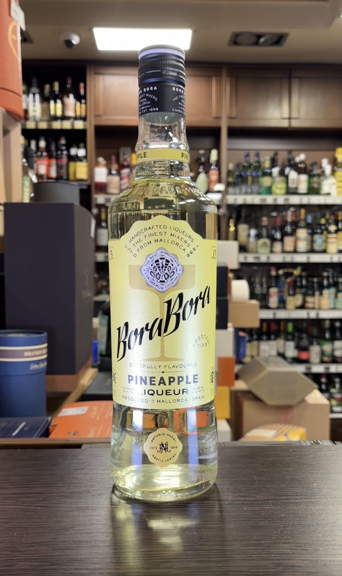 Bora Bora Pineapple Ликер Бора Бора Ананас 0.7л