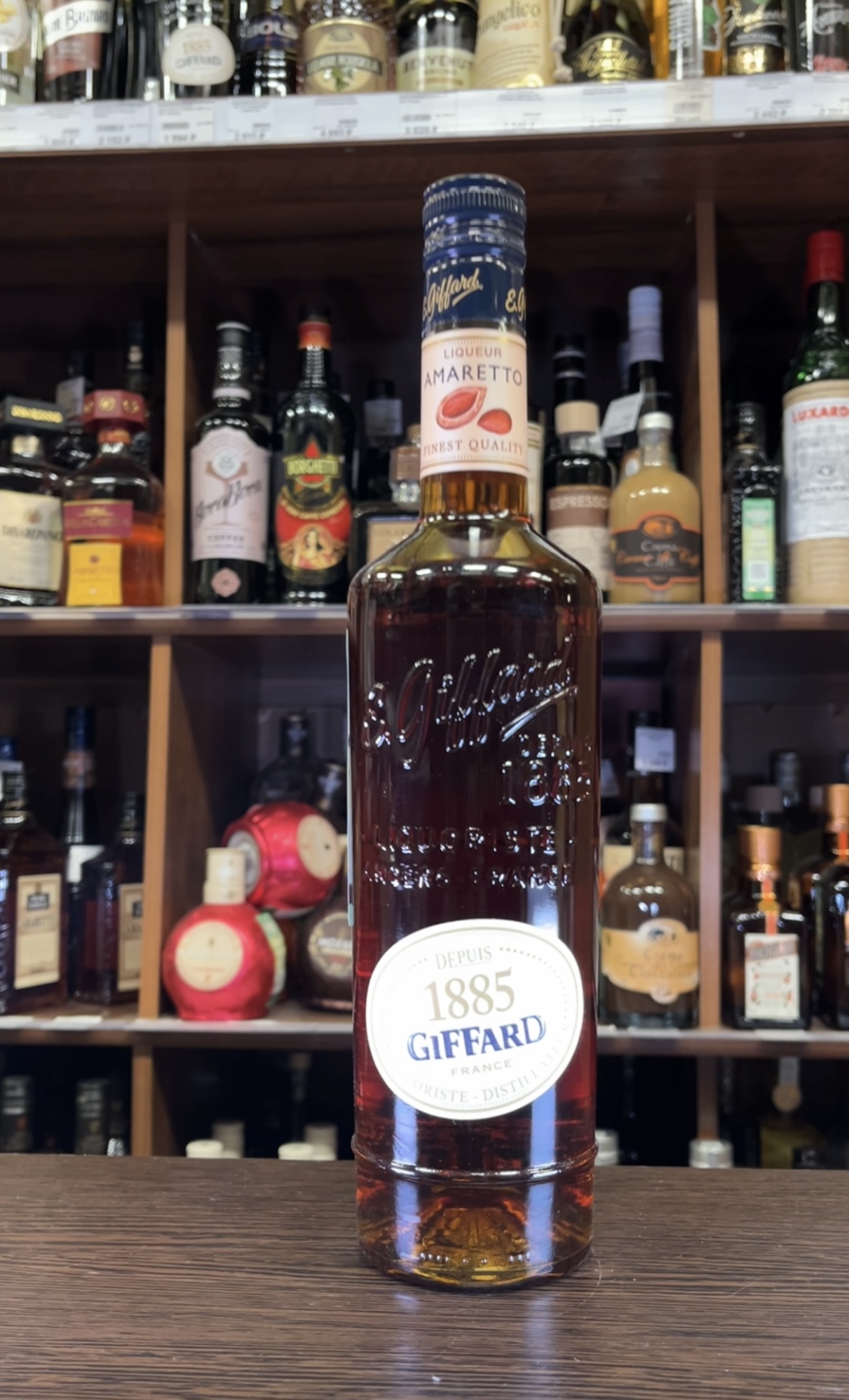 Giffard Amaretto Ликер Жиффар Амаретто 0.7л