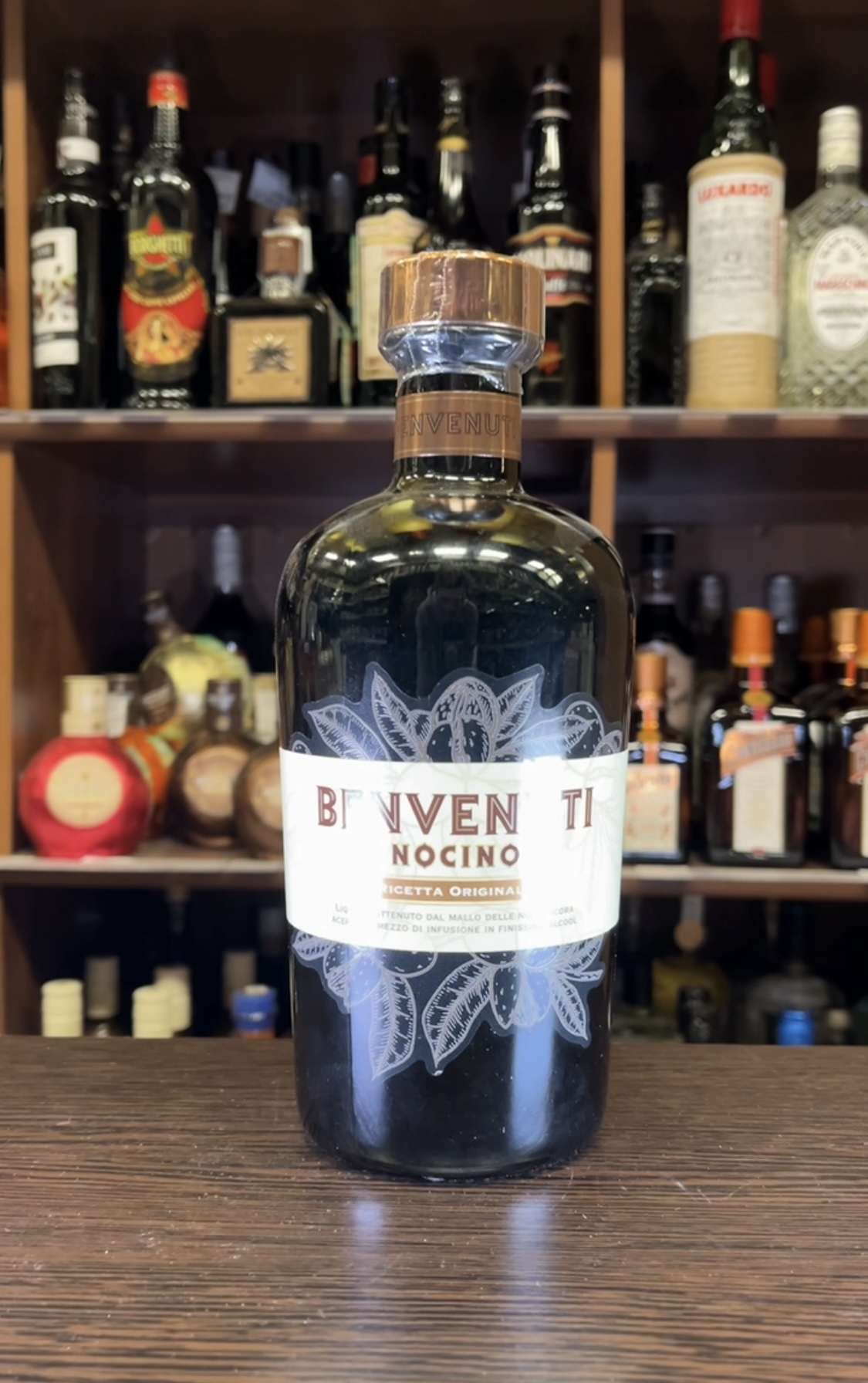 Benvenuti Nocino Ликер Бенвенути Ночино 0.7л