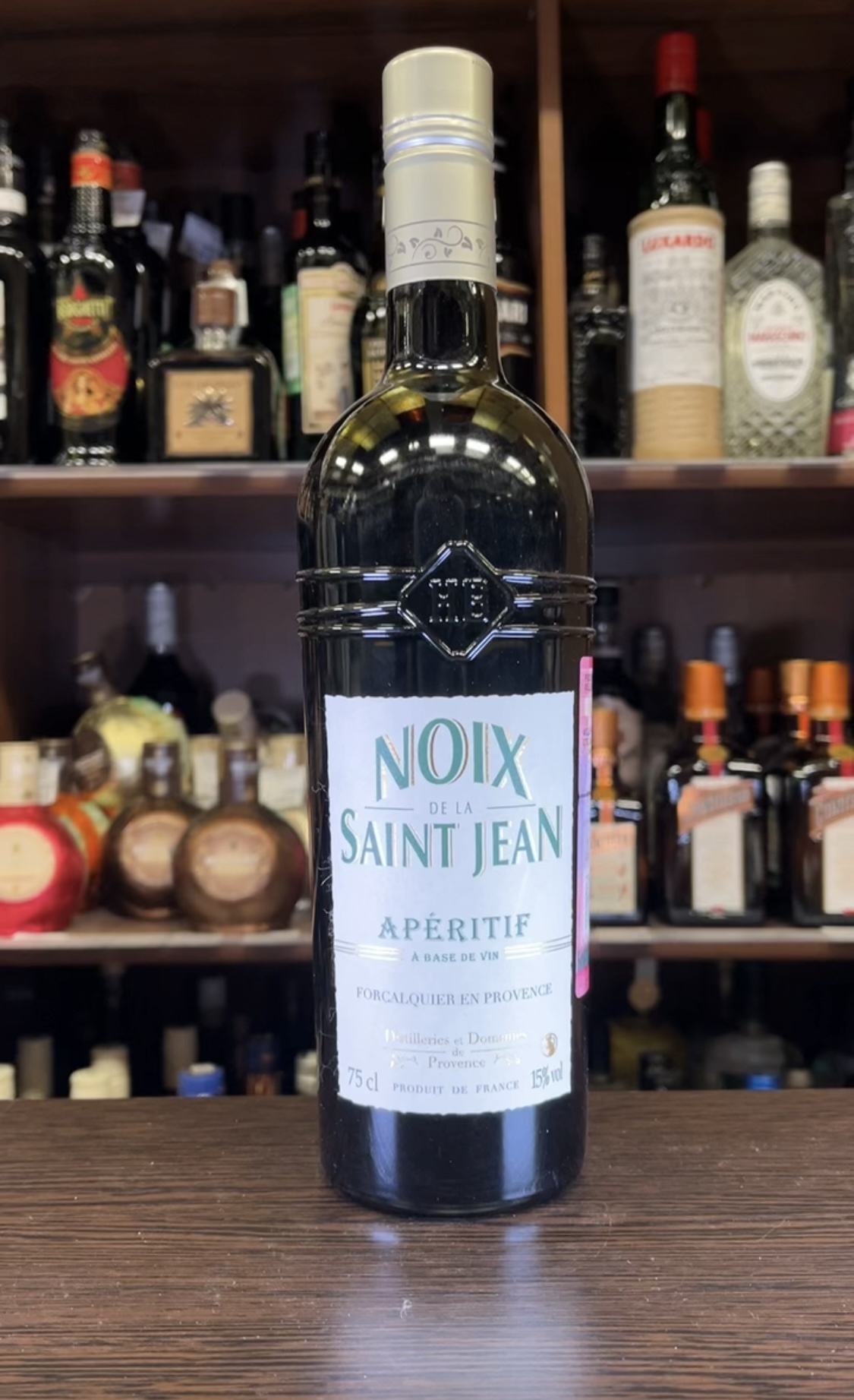 Aperitif Noix De La Saint Jean Аперитив Нуа Де Ля Сан Жан Ореховый 0.75л