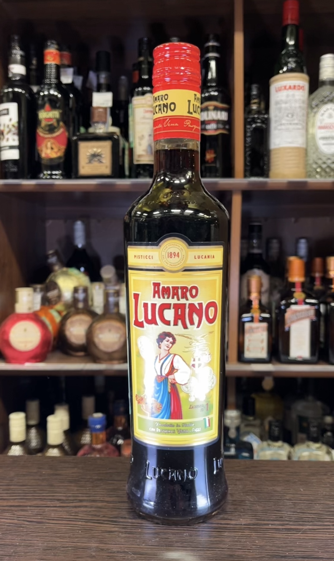 Amaro Lucano Ликер Амаро Лучано 0.7л