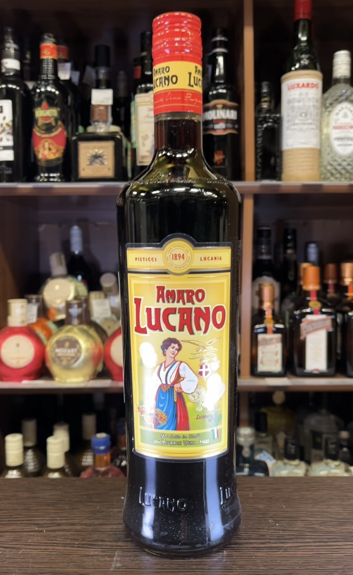 Amaro Lucano Ликер Амаро Лучано 1л