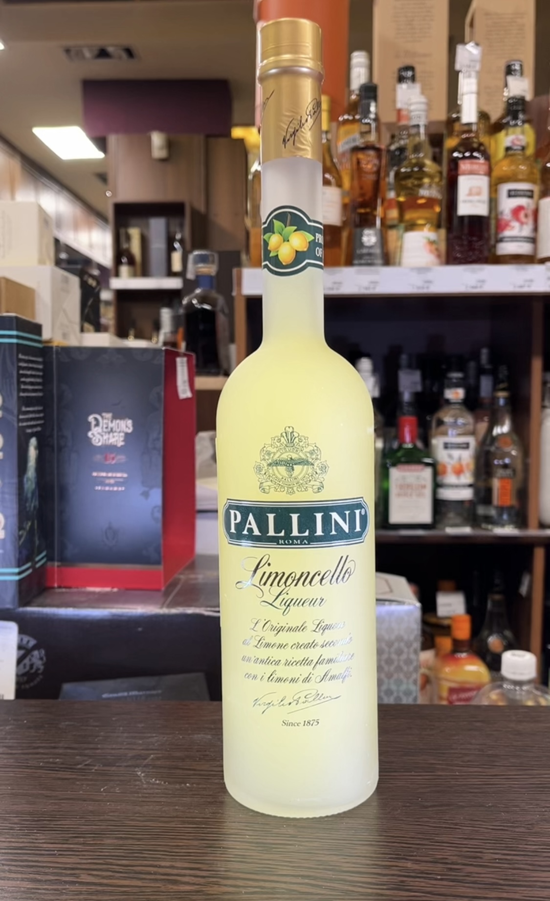 Limoncello Pallini Лимончелло Паллини 0.7л