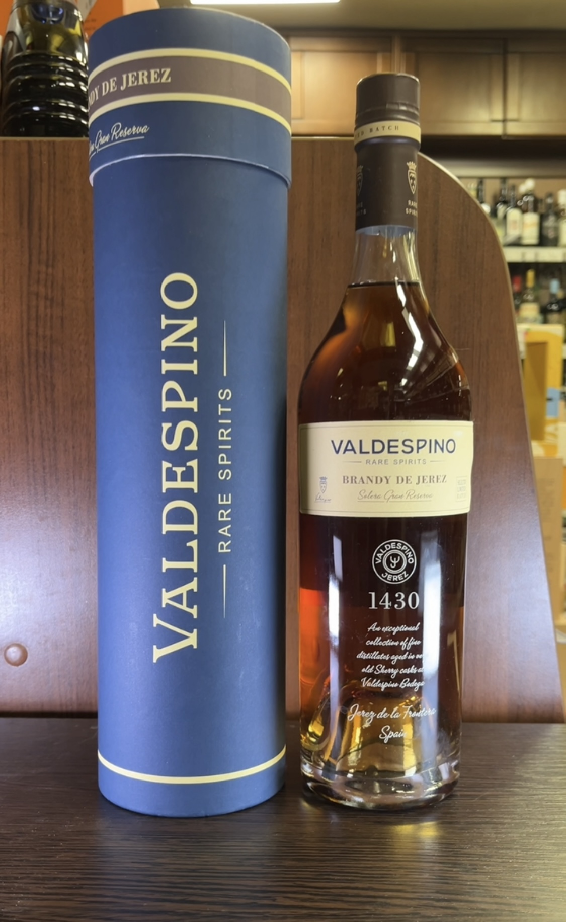 Valdespino Brandy de Jerez Solera Gran Reserva Бренди Вальдеспино Бренди Де Херес Солера Гран Резерва 0.7л в подарочной тубе