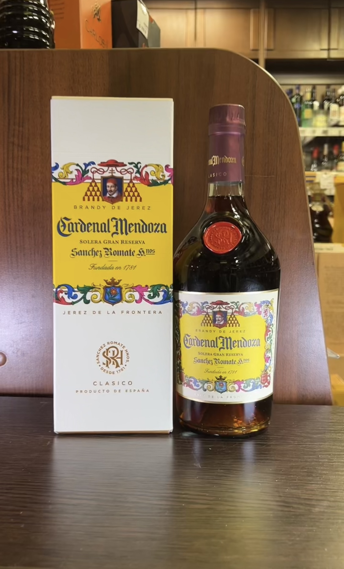 Brandy de Jerez Cardenal Mendoza Solera Gran Reserva Бренди де Херес Кардинал Мендоза Солера Гран Резерва 0.7л в подарочной упаковке