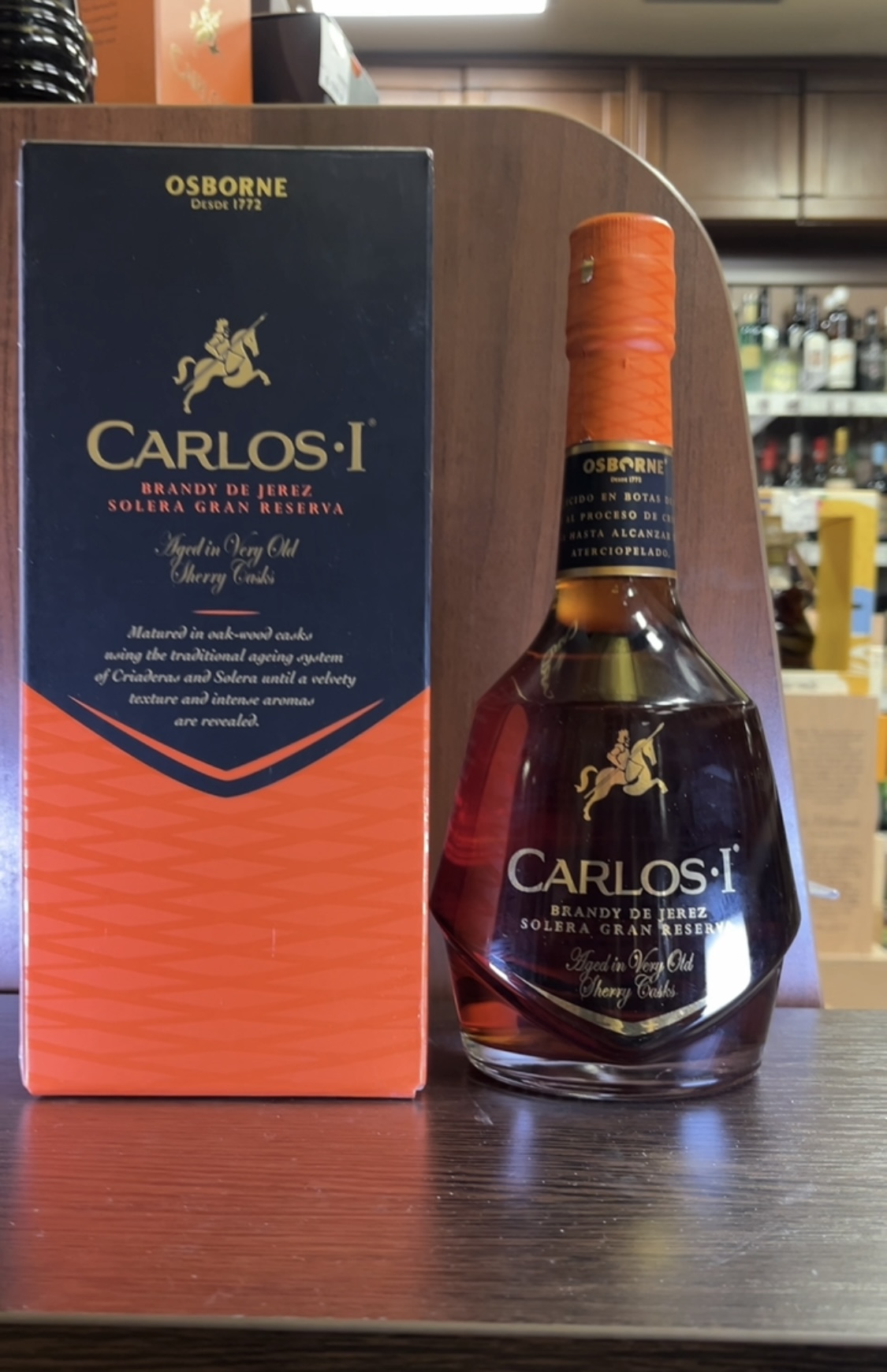 Carlos I Solera Gran Reserva Бренди Карлос 1 Бренди де Херес Солера Гран Резерва 0.7л в подарочной упаковке