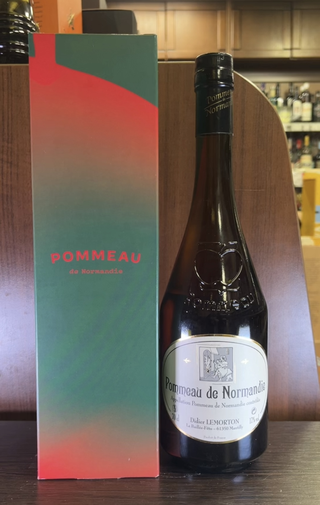 Pommeau de Normandie Lemorton Кальвадос Поммо де Норманди Лемортон 0.7л в подарочной упаковке