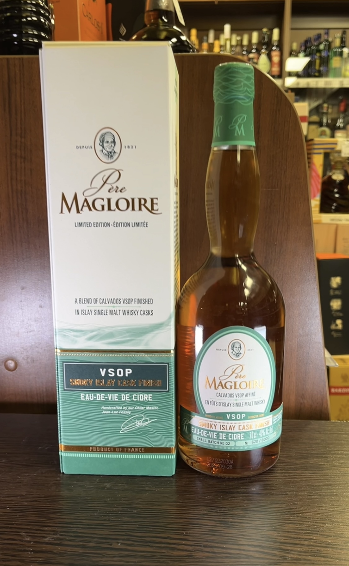 Pere Magloire VSOP Smoky Islay Cask Finish Кальвадос Пэр Маглуар ВСОП Смоуки Айла Каск Финиш 0.7л в подарочной упаковке