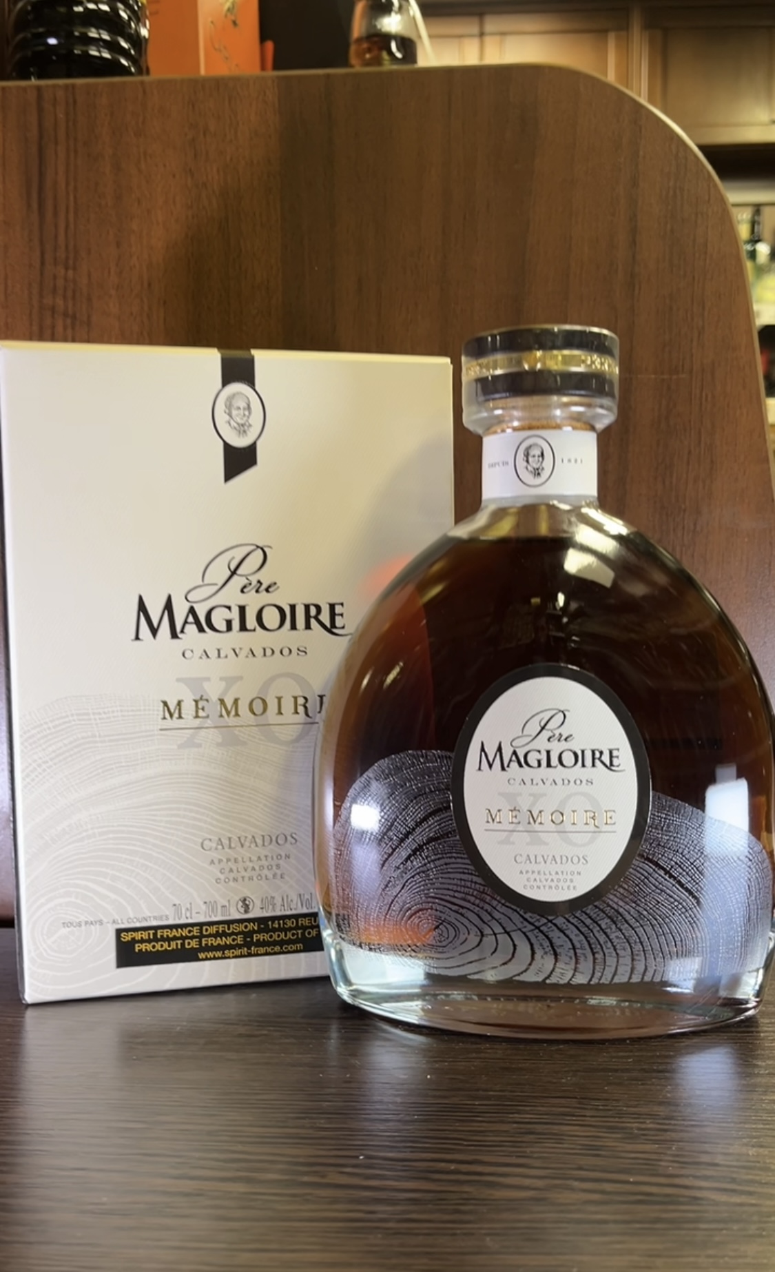 Calvados Pere Magloire Memoire Кальвадос Пер Маглуар Мемуар 0.7л в подарочной упаковке
