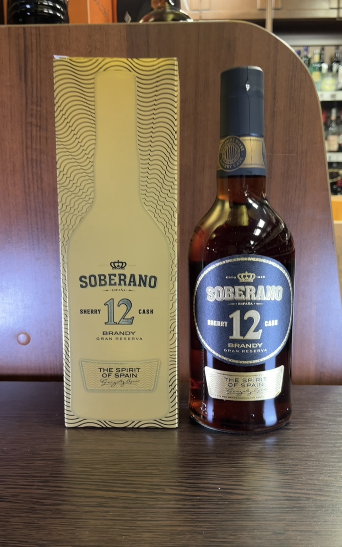 Soberano Reserva 12 years Бренди Соберано Резерва 12 лет 0.7л в подарочной упаковке