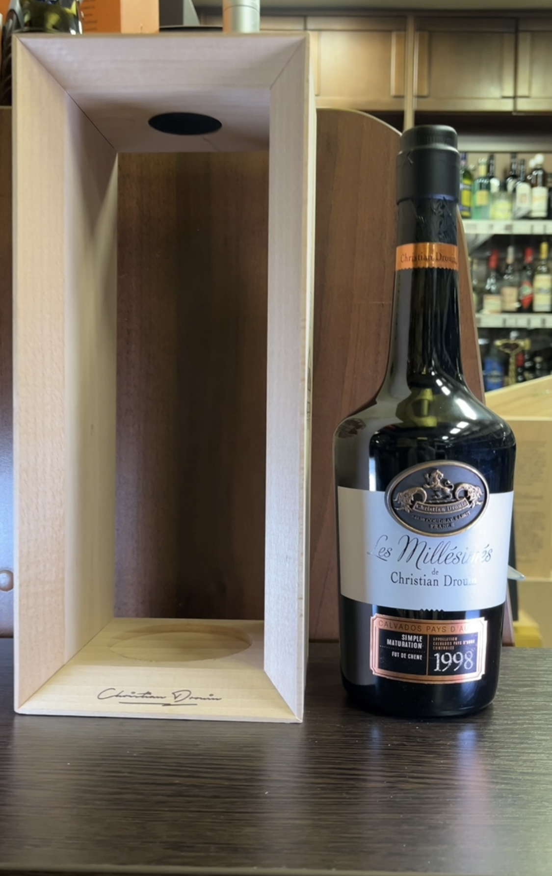Calvados Christian Drouin 1998 Кальвадос Кер де Льон Пэи дОж 1998г 0.7л в подарочной упаковке