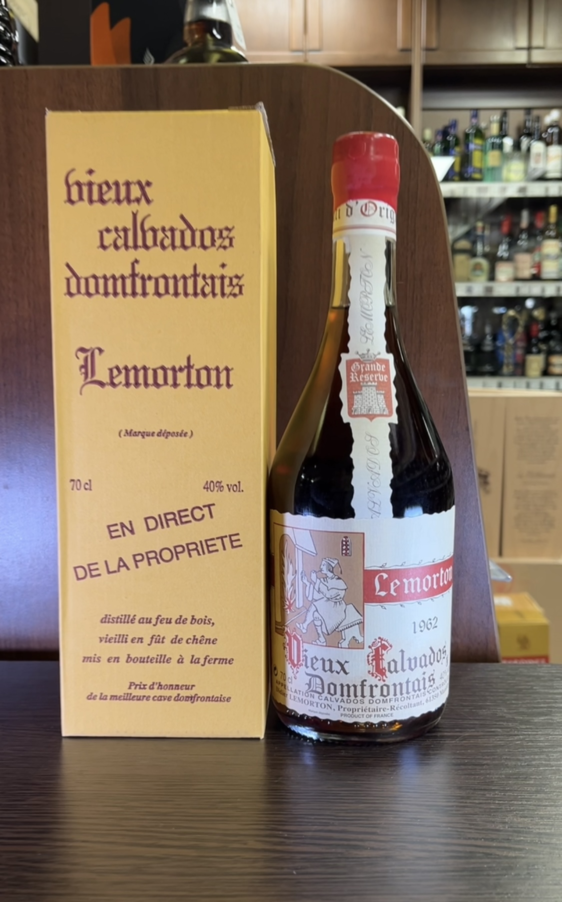Lemorton Vintage 1962 Кальвадос Лемортон Винтаж 1962г 0.7л в подарочной упаковке