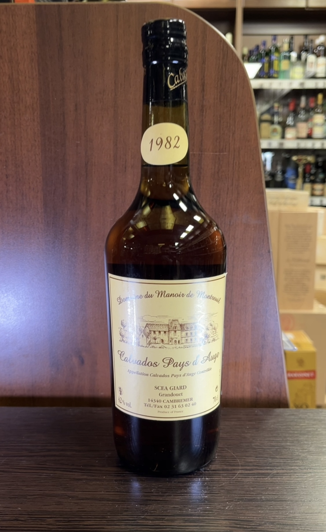 Domaine du Manoir du Montreuil Calvados Pays dAuge 1982 Кальвадос Домен дю Мануар де Монтрей Кальвадос Пэи дОж 1982г 0.7л в тубе