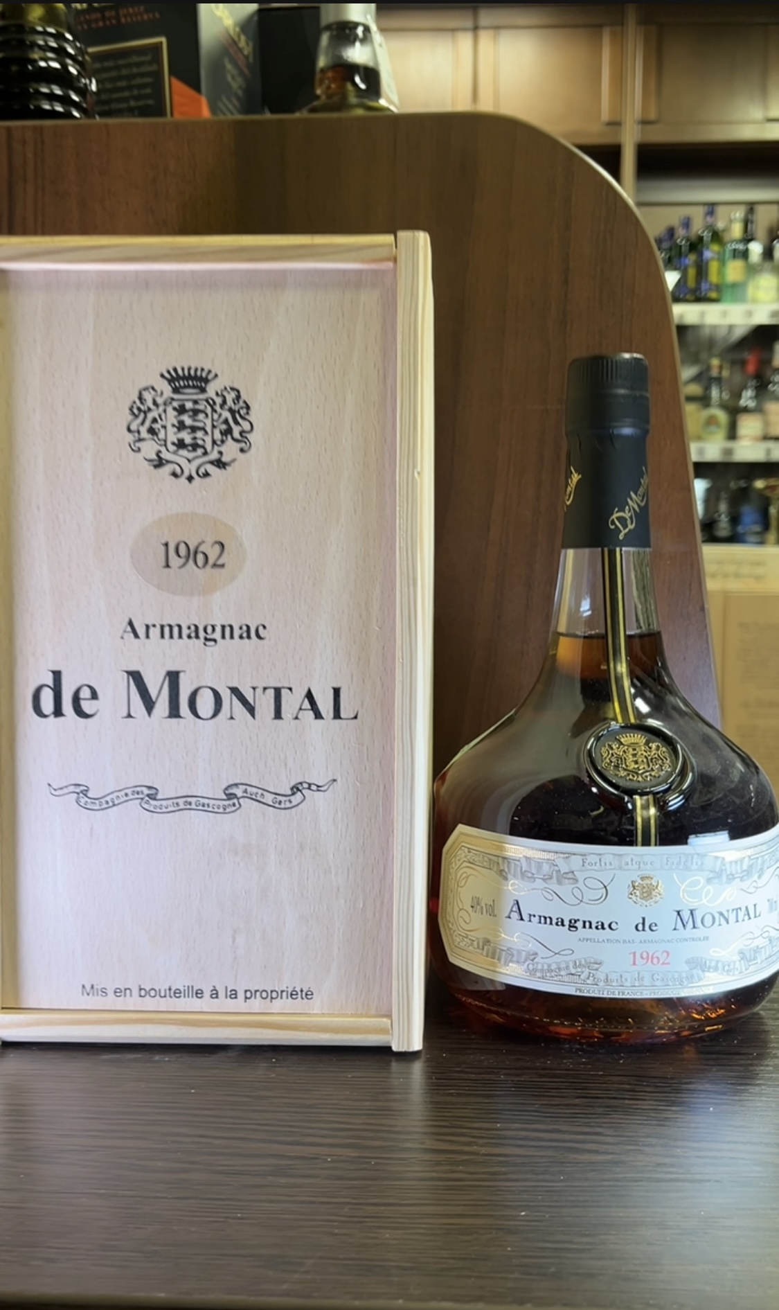 Armagnac de Montal Bas Armagnac 1962 years Арманьяк Баз Арманьяк де Монталь 1962г 0.7л в деревянной упаковке