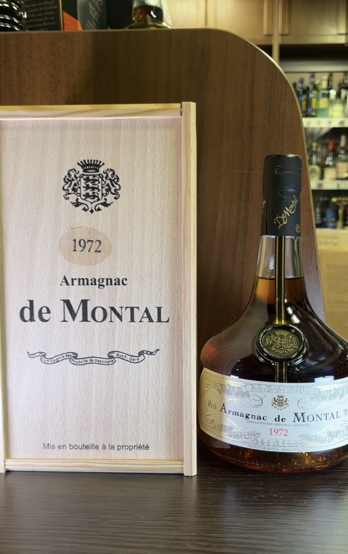 Armagnac Bas Armagnac de Montal 1972 years Арманьяк Баз Арманьяк де Монталь 1972г 0.7л в деревянной упаковке