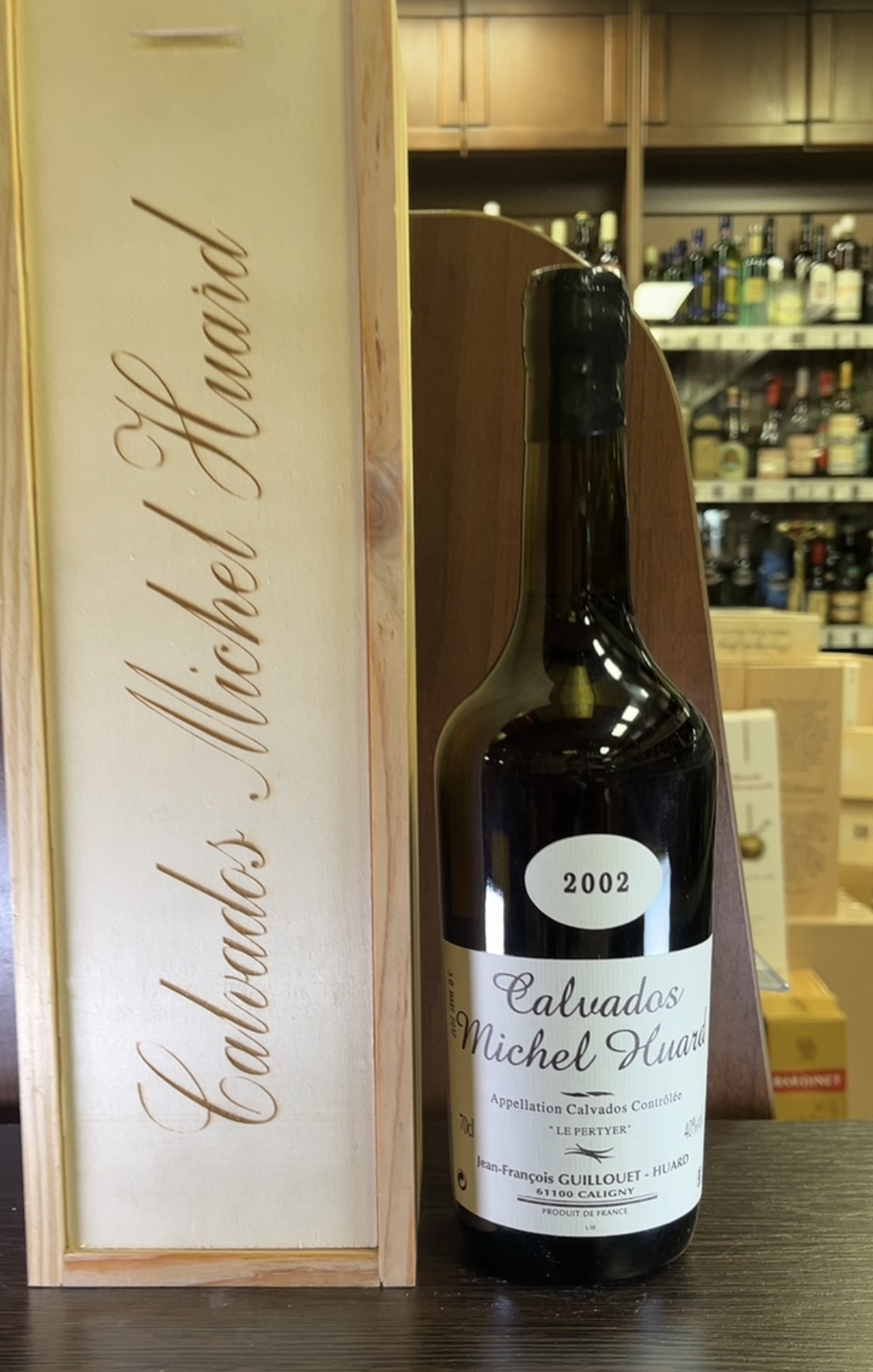 Calvados Michel Huard Vintage 2002 Кальвадос Мишель Уард Винтаж 2002г 0.7л в деревянной упаковке