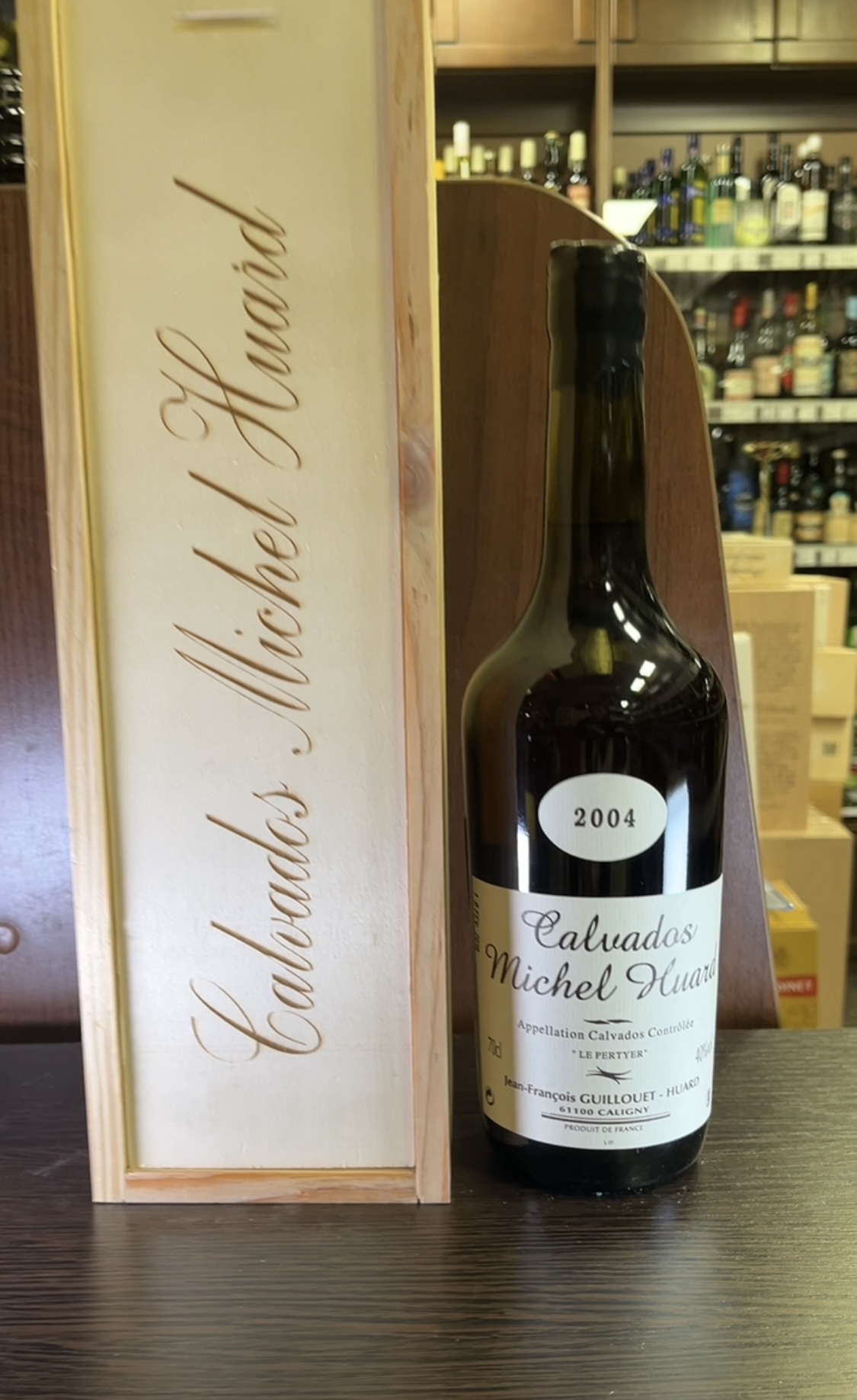 Calvados Michel Huard 2004 Кальвадос Мишель Уард Винтаж 2004г 0.7л в деревянной упаковке
