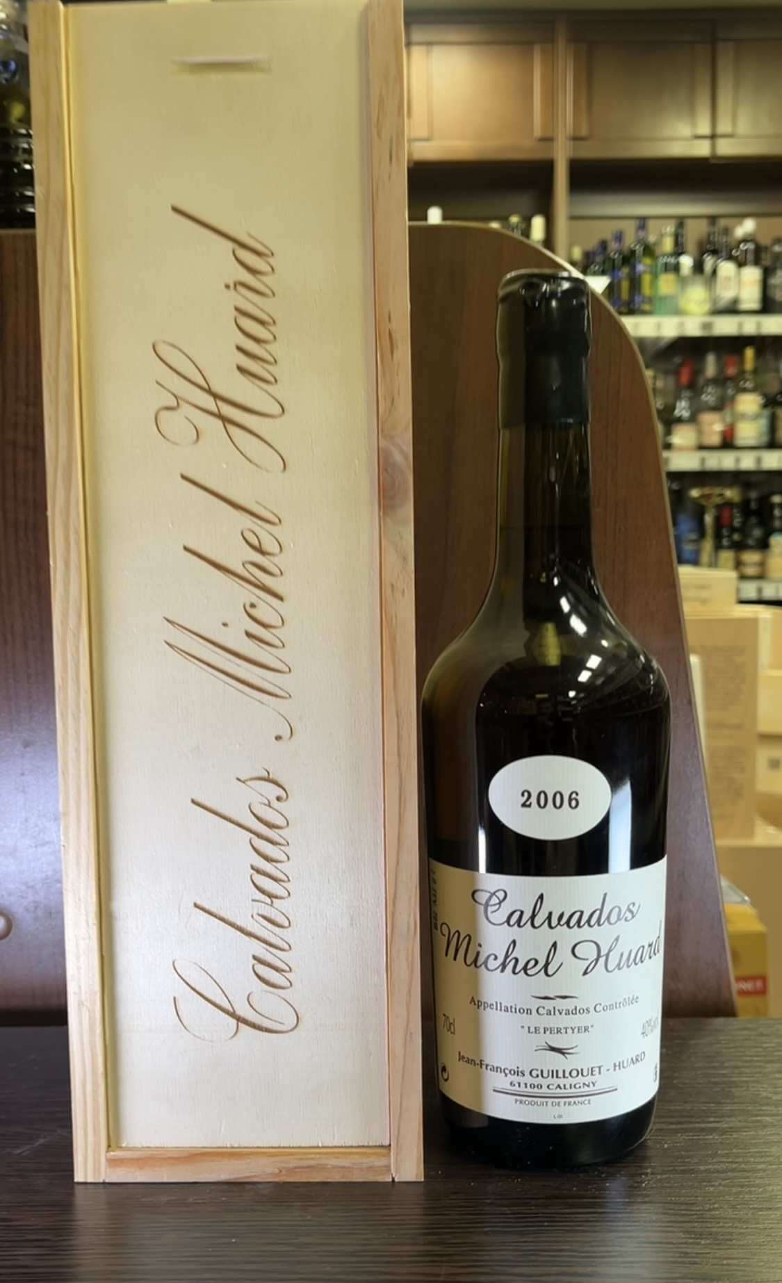 Calvados Michel Huard 2006 Кальвадос Мишель Уард Винтаж 2006г 0.7л в деревянной упаковка