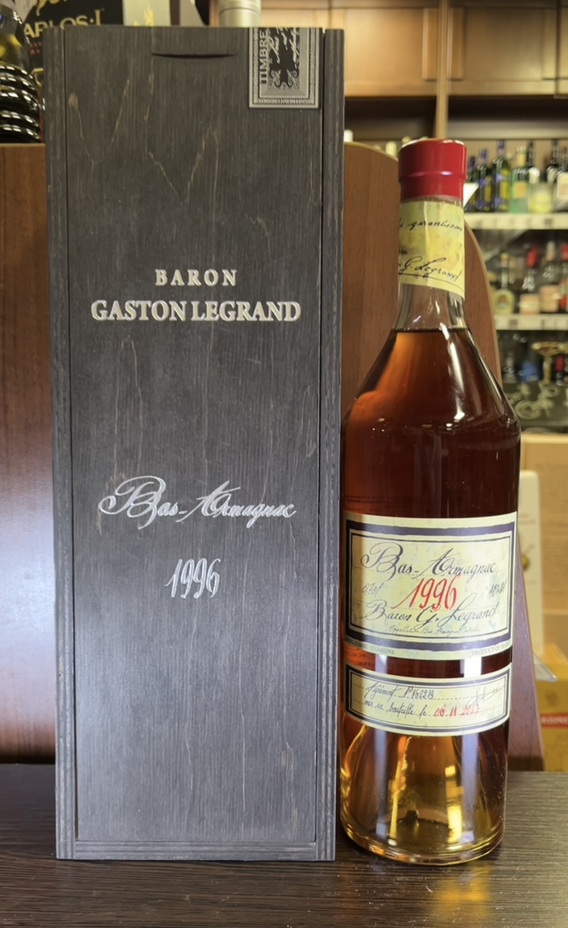 Baron G Legrand 1996 years Арманьяк Барон Г Легран 1996г 0.7л в деревянной упаковке
