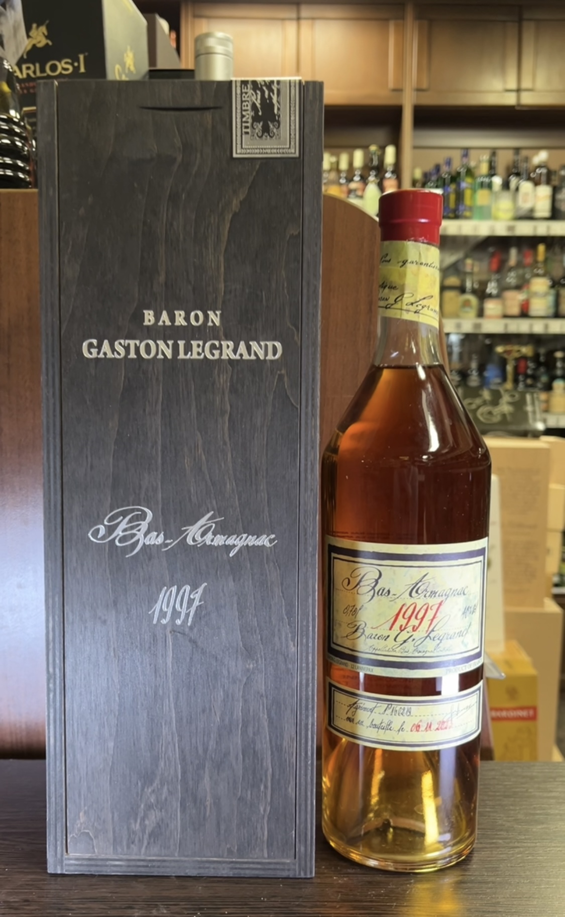 Baron G Legrand 1997 years Арманьяк Барон Г Легран 1997г 0.7л в деревянной упаковке