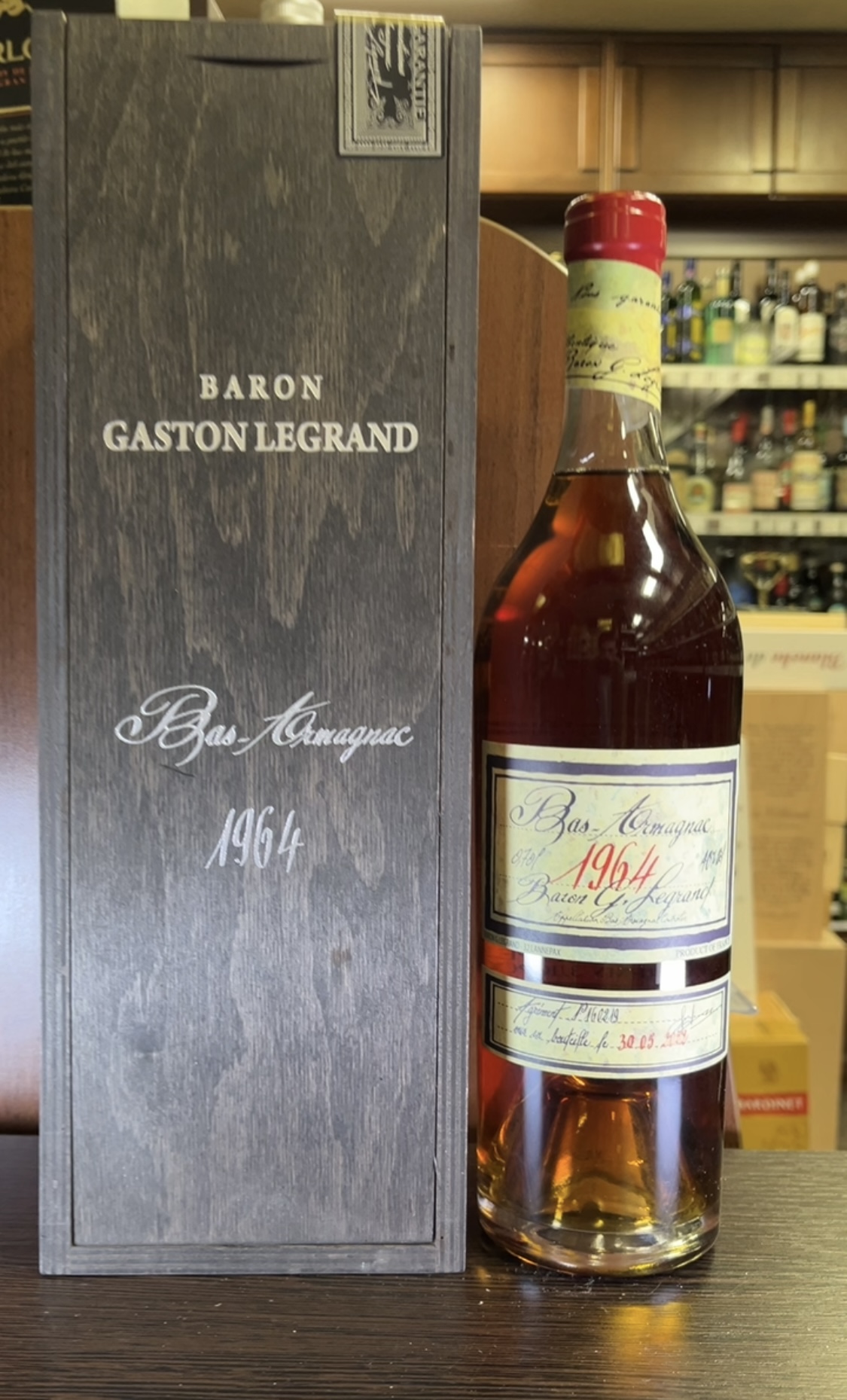 Baron G Legrand 1964 years Арманьяк Барон Г Легран 1964г 0.7л в деревянной упаковке