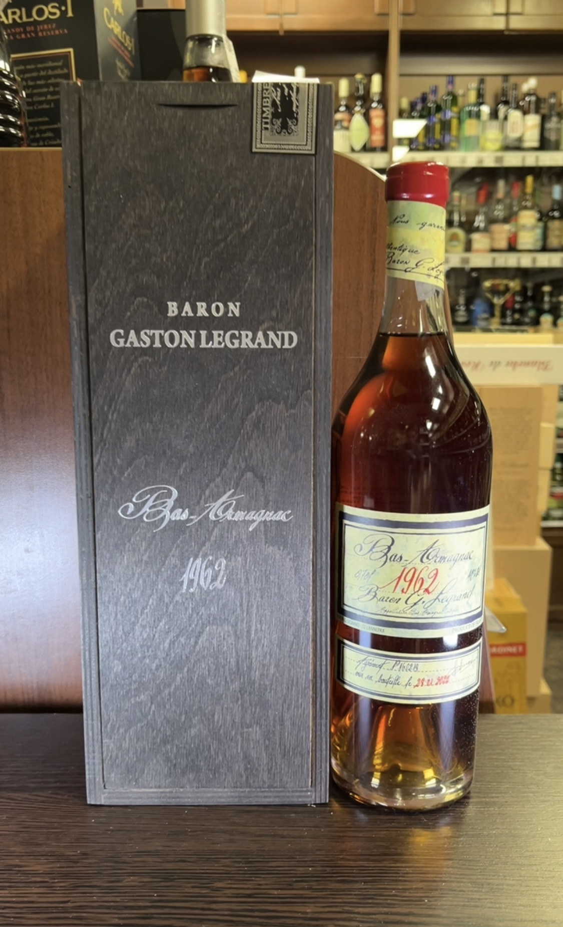 Baron G Legrand 1962 years Арманьяк Барон Г Легран 1962г 0.7л в деревянной упаковке