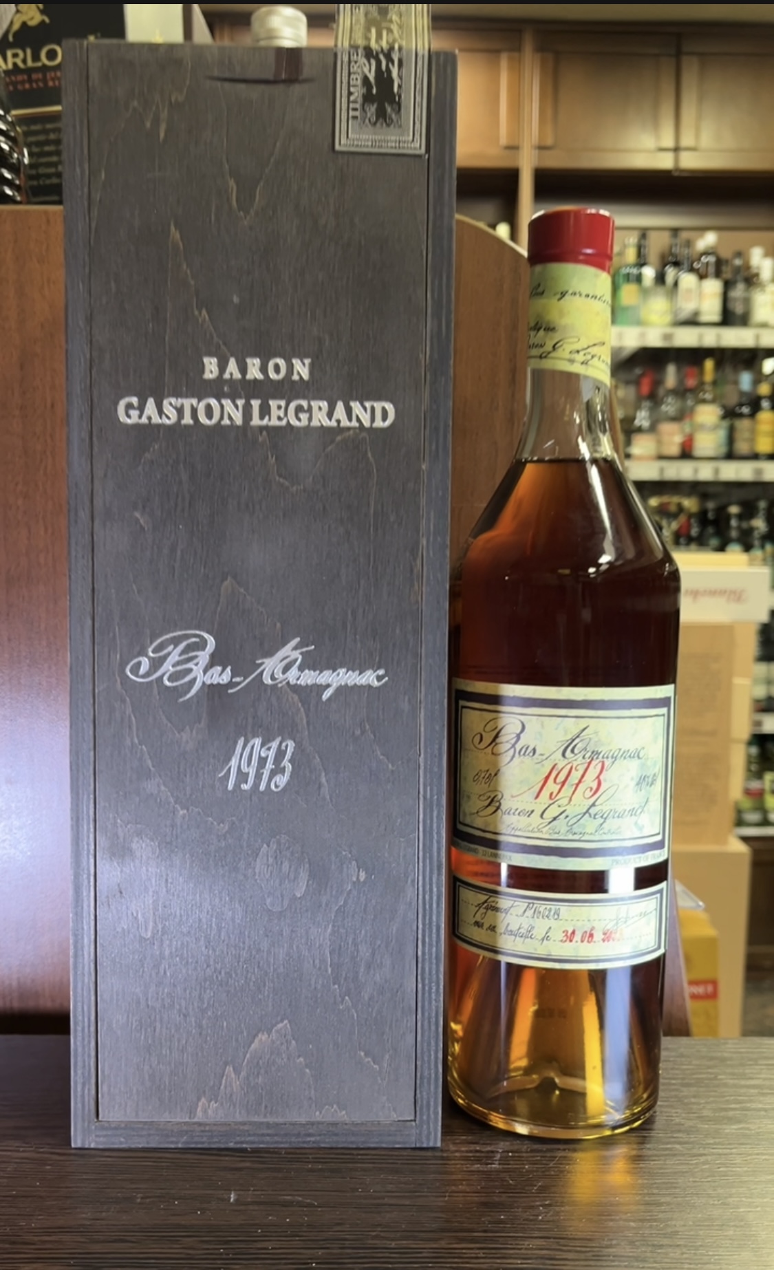 Baron G Legrand 1973 years Арманьяк Барон Г Легран 1973 года 0.7л в деревянной упаковке
