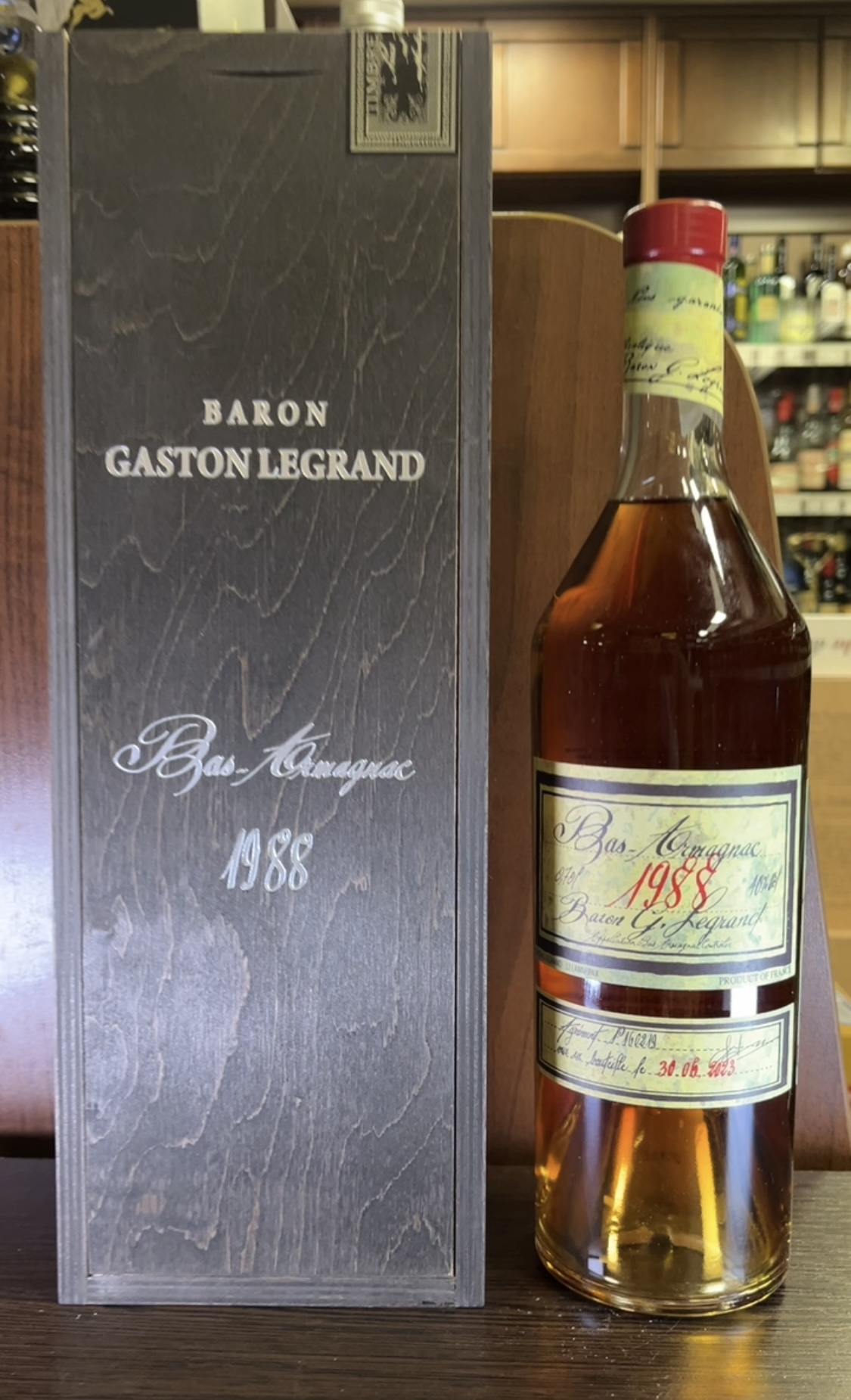 Baron G Legrand 1988 years Арманьяк Барон Г Легран 1988г 0.7л в деревянной упаковке