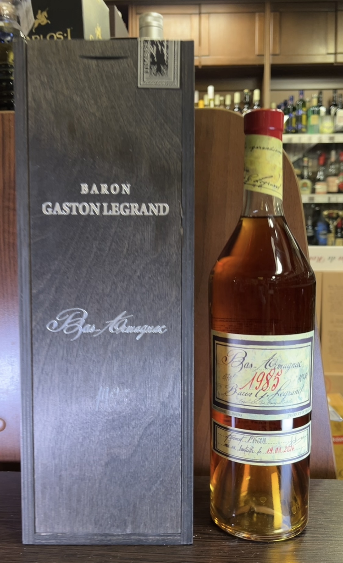 Baron G Legrand 1985 years Арманьяк Барон Г Легран 1985г 0.7л в деревянной упаковке