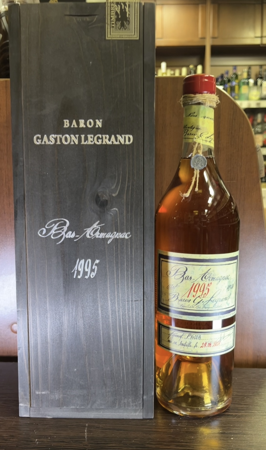 Baron G Legrand 1995 years Арманьяк Барон Г Легран 1995г 0.7л в деревянной упаковке