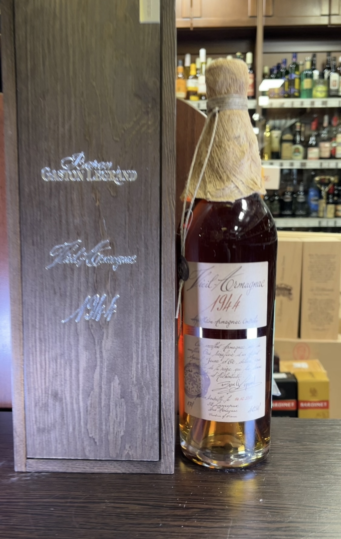 Armagnac Baron G Legrand 1944 years Арманьяк Барон Г Легран 1944г 0.7л в деревянной упаковке