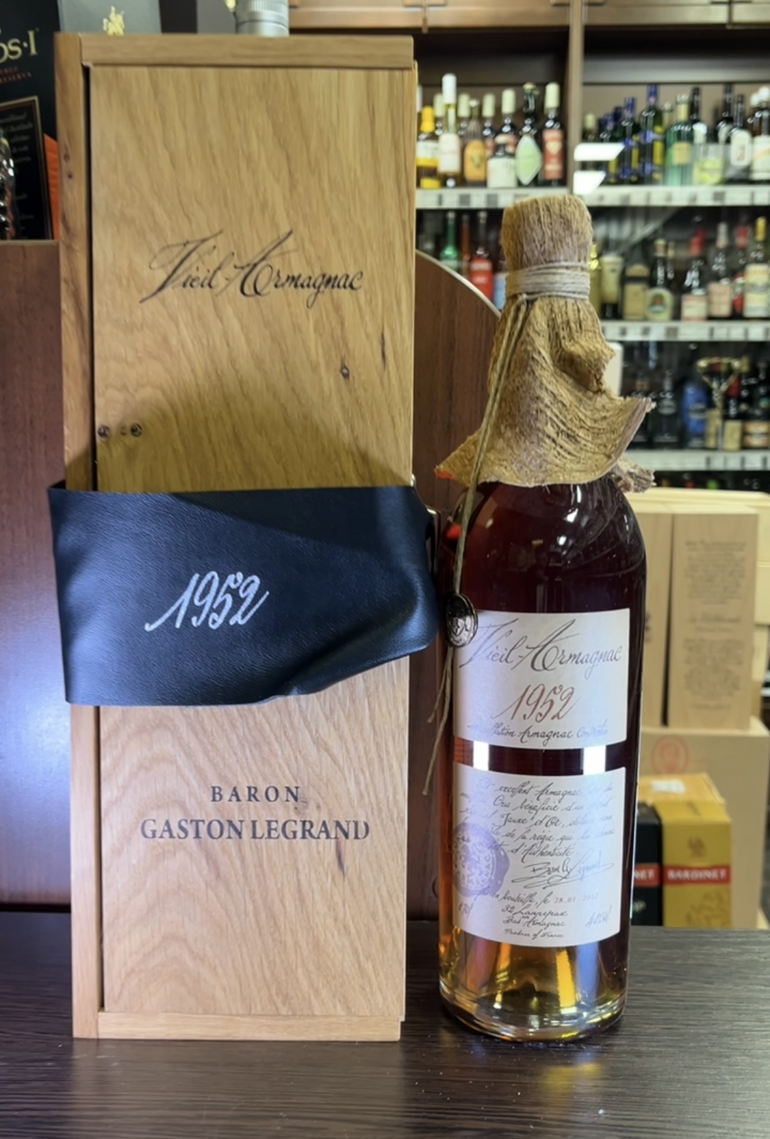 Armagnac Baron G. Legrand 1952 years Арманьяк Барон Г. Легран 1952 года 0.7л в подарочной упаковке