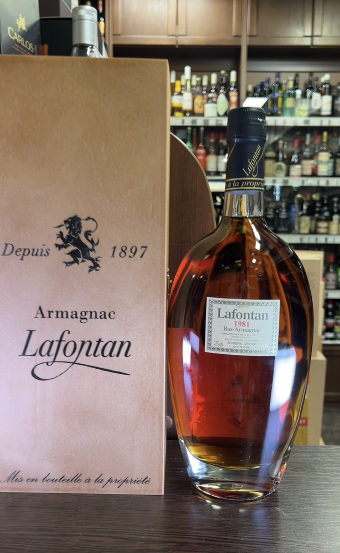 Lafontan 1981 years Арманьяк Лафонтан 1981 года 0.7л в деревянной упаковке