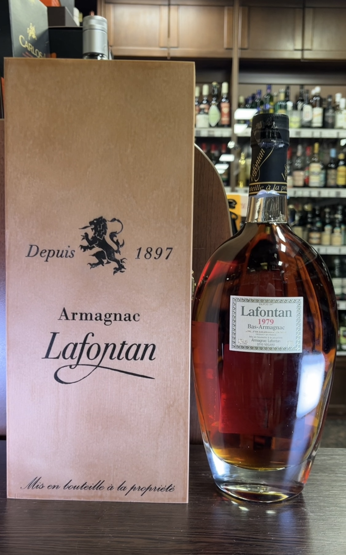 Lafontan Millesime 1979 years Арманьяк Лафонтан Миллезиме 1979 года 0.7л в деревянной упаковке